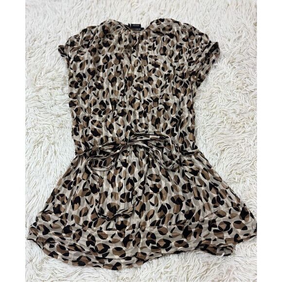 Adorable Cheetah print silk blouse brown, tan and black blouse by BCBG Maxazria - Picture 5 of 7